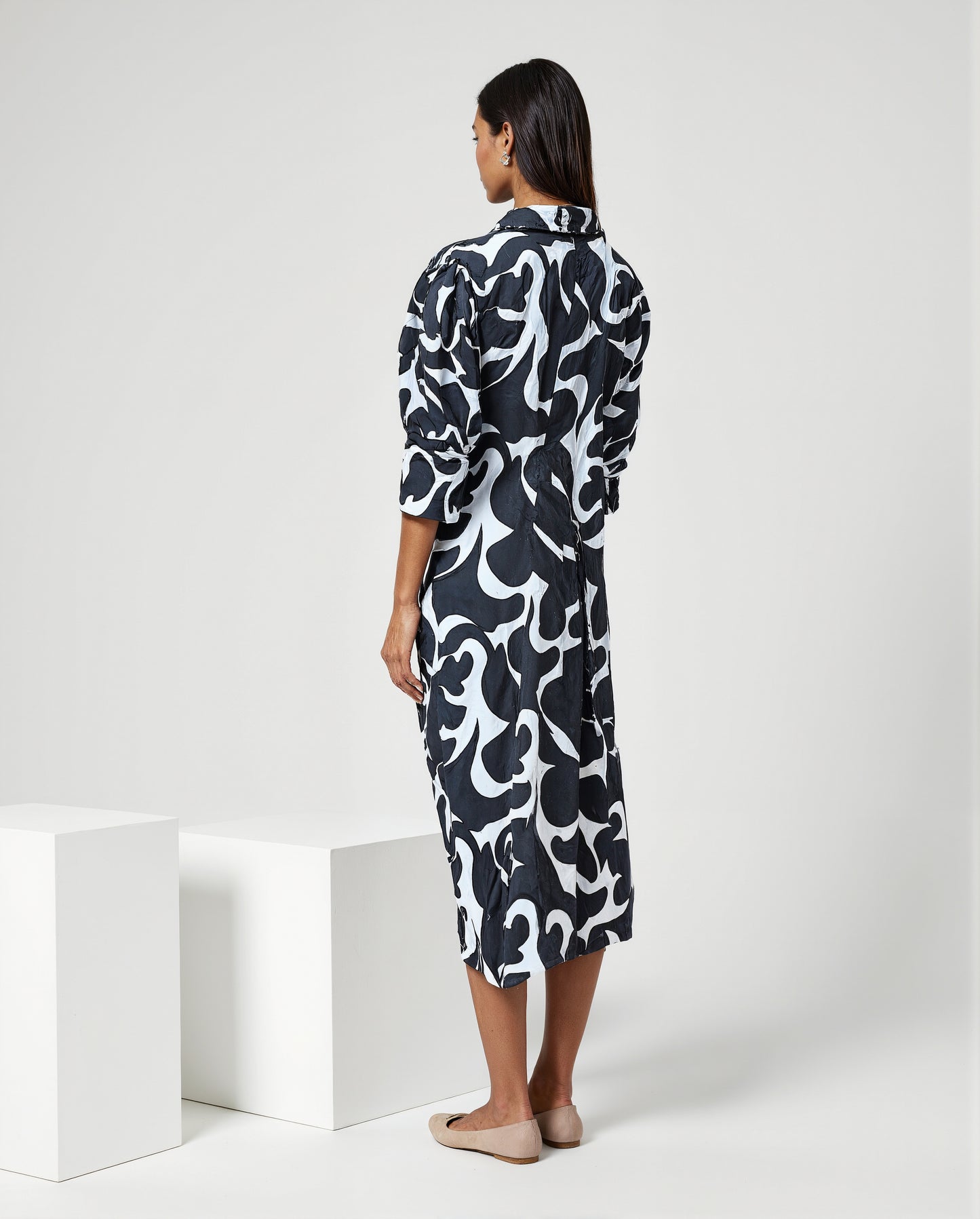 Black & White Printed Midi Shirt Dress for Women – Abstract Design with Waist Tie